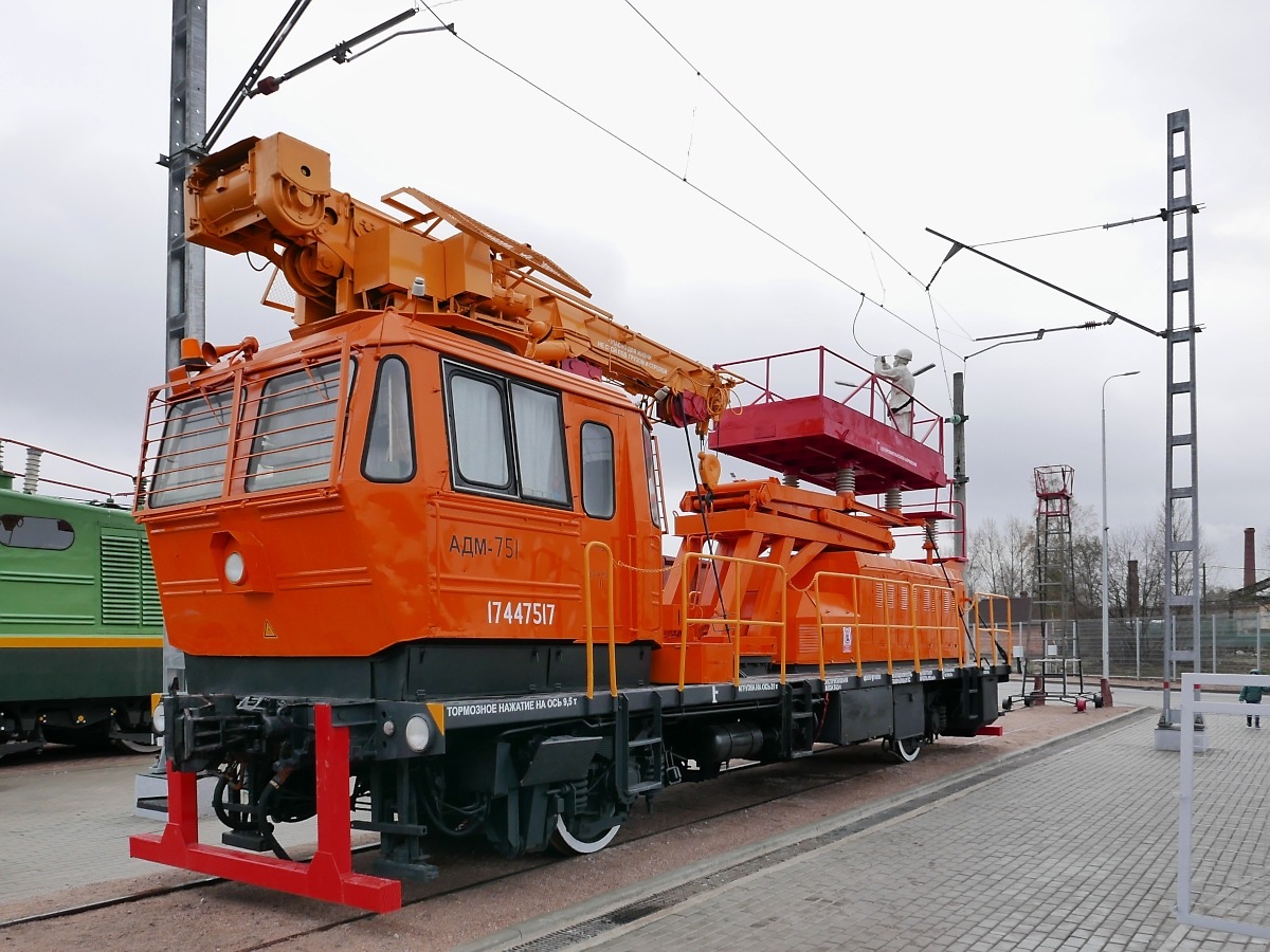 Oberleitungs-Instandhaltungsfahrzeug ADM-751, Baujahr 1988, im Russischen Eisenbahnmuseum in St. Petersburg, 4.11.2017