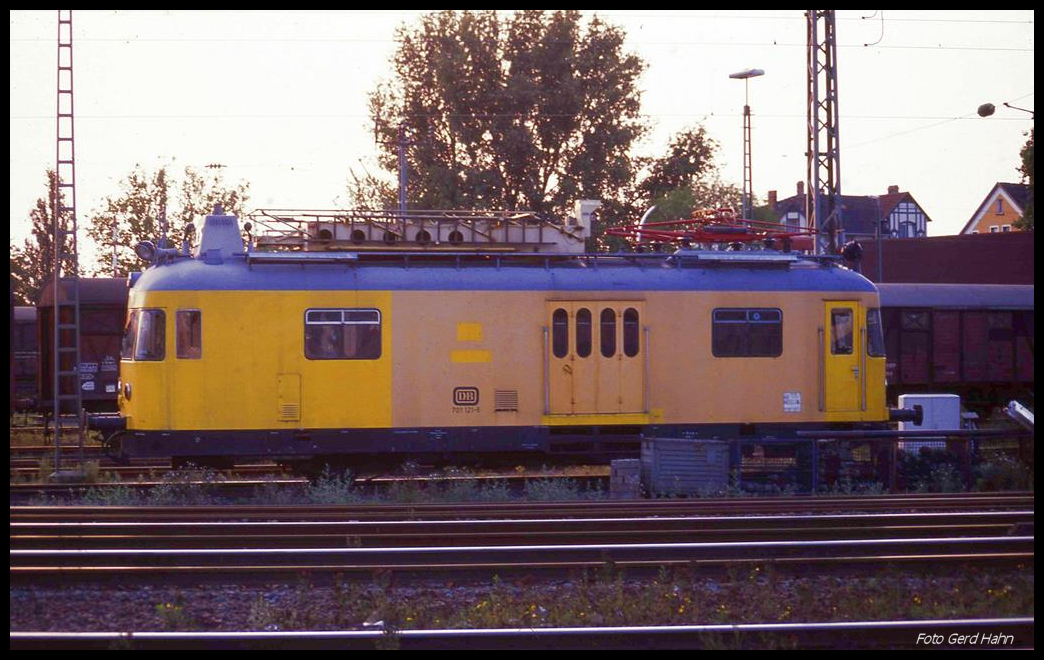 Oberleitungs Revisions Triebwagen 701121 am 26.8.1990 im HBF Minden.