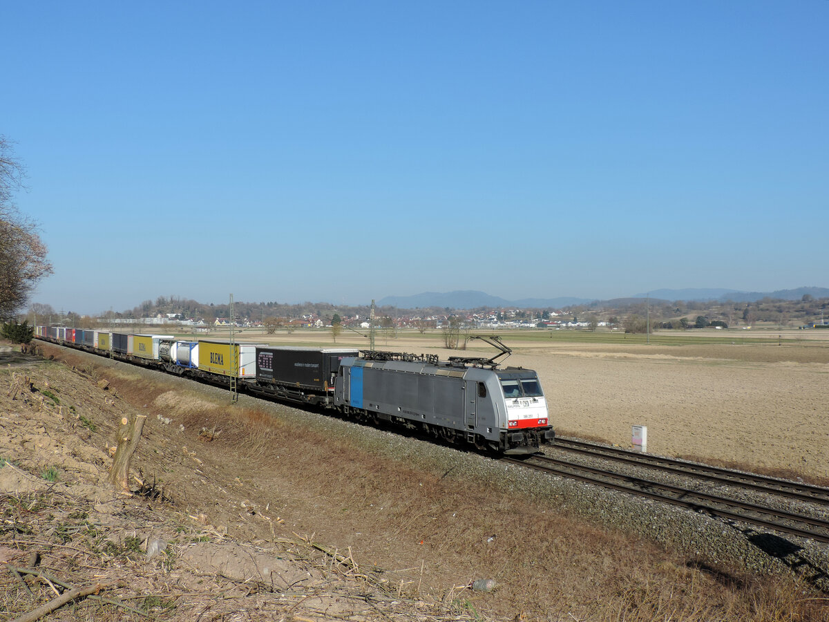 Oberschopfheim - 10. März 2022 : 186 251 mit dem 41023 von Krefeld Uerdingen nach Busto Arsizio.