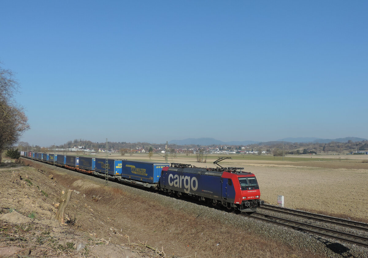 Oberschopfheim - 10. März 2022 : Re 482 027 mit dem 43733 von Ludwigshafen nach Novara.
