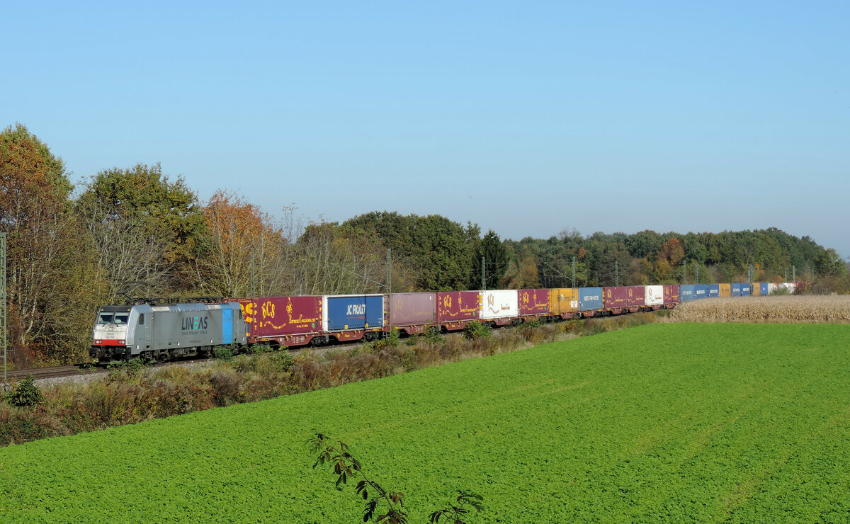Oberschopfheim - 28. Oktober 2021 : Railpoll/Lineas 186 508 mit einem KLV.
