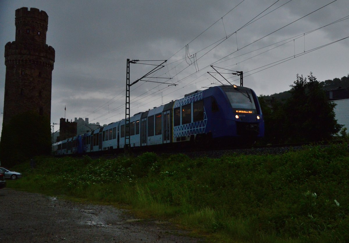 Oberwesel im Unwetter und der Vlexx fährt nach Koblenz. 29.5.2016