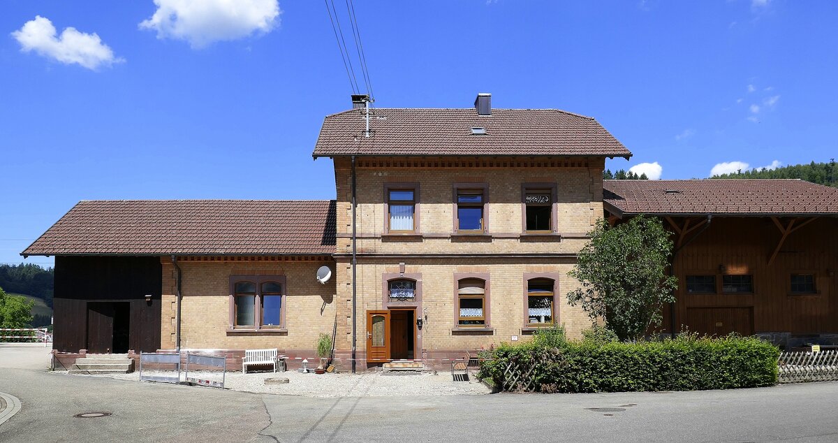 Oberwinden, der Bahnhof an der Elztalbahn von der Straßenseite, Juli 2022