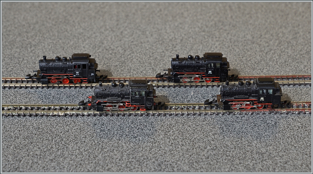 Obwohl beim Vorbild nur 10 Loks dieser Baureihe gebaut wurden und diese im Raum Berlin und später in Polen im Einsatz waren, verzaubert die BR 89 Millionenfach die Modellbahner. Und auch im Massstab der Spur Z von 1:220 gefällt die Lok, die hier vierfach in älteren und neueren Ausführungen zu sehen ist.

21. April 2021