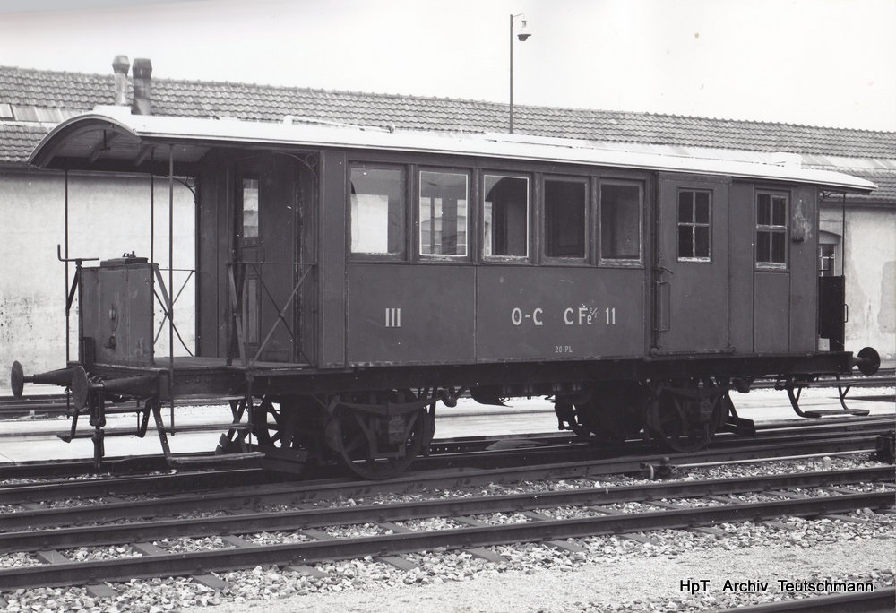 OC / Travys - Triebwagen CFe 2/2  11 im Areal des IW Biel .. Flohmarktfund daher Datum der Fotogarfie unbekannt .. Archiv Teutschmann