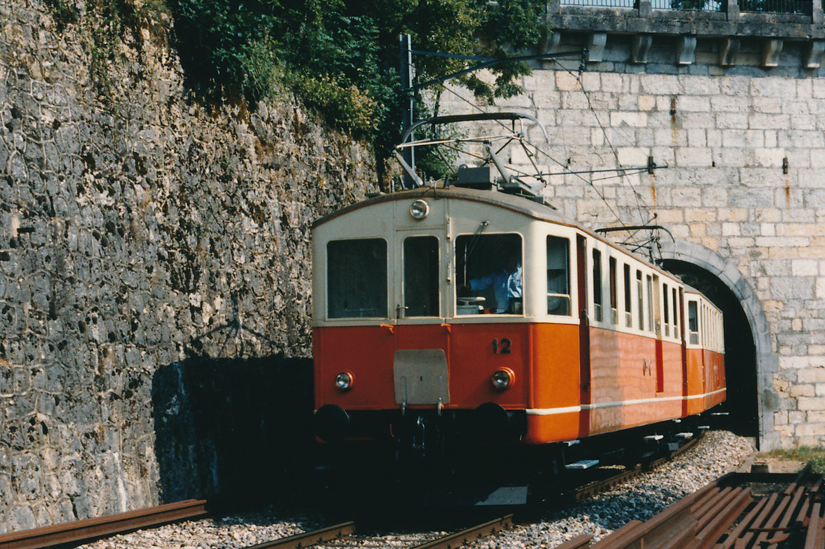 OC: Die BDe 4/4 12 und BDe 4/4 13 kurz vor Orbe im September 1986.
Foto: Walter Ruetsch