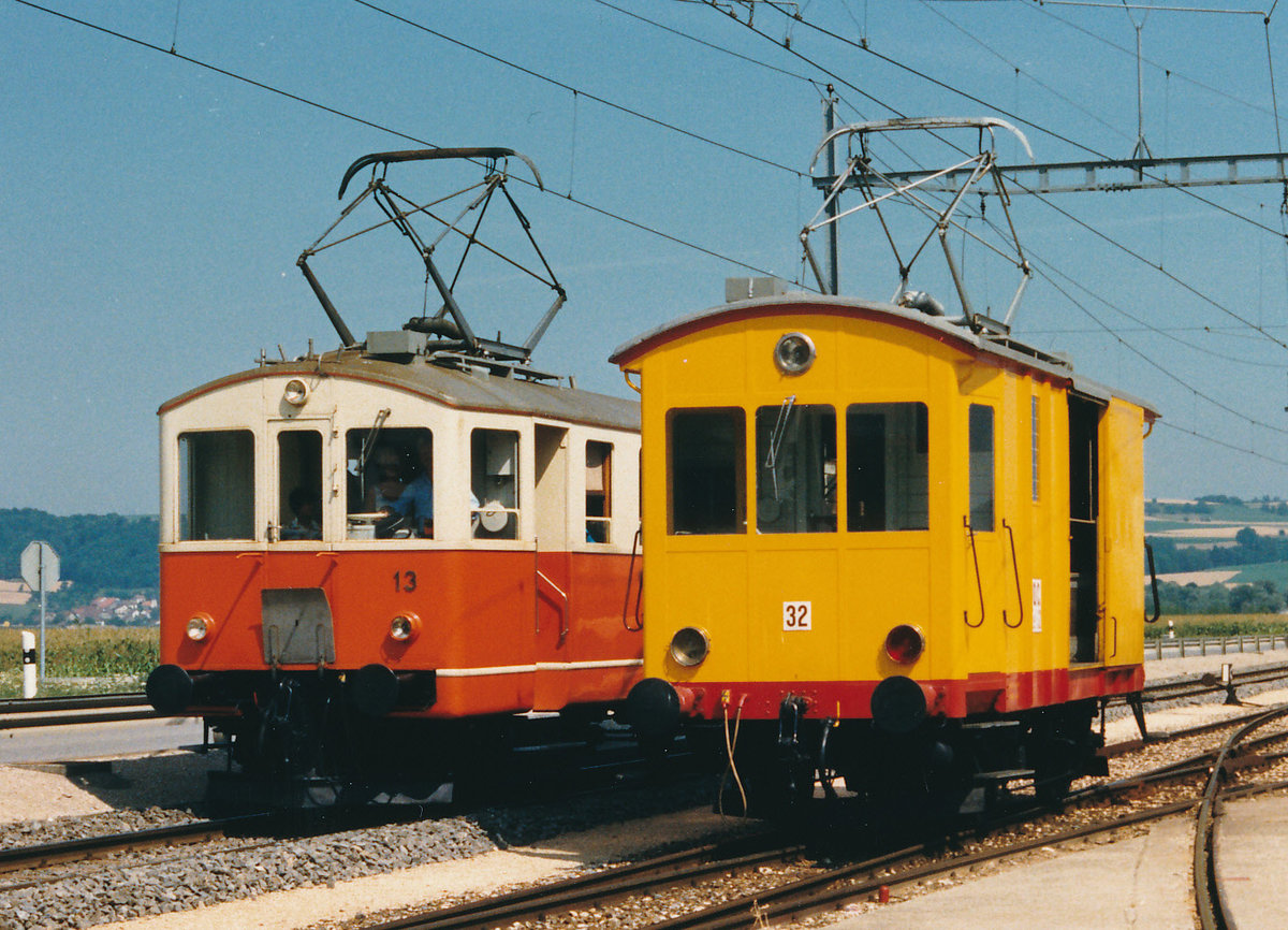 OC: Zusammentreffen vom BDe 4/4 13 und dem De 2/2 32 in Les Granges im Mai 1987.
Foto: Walter Ruetsch
