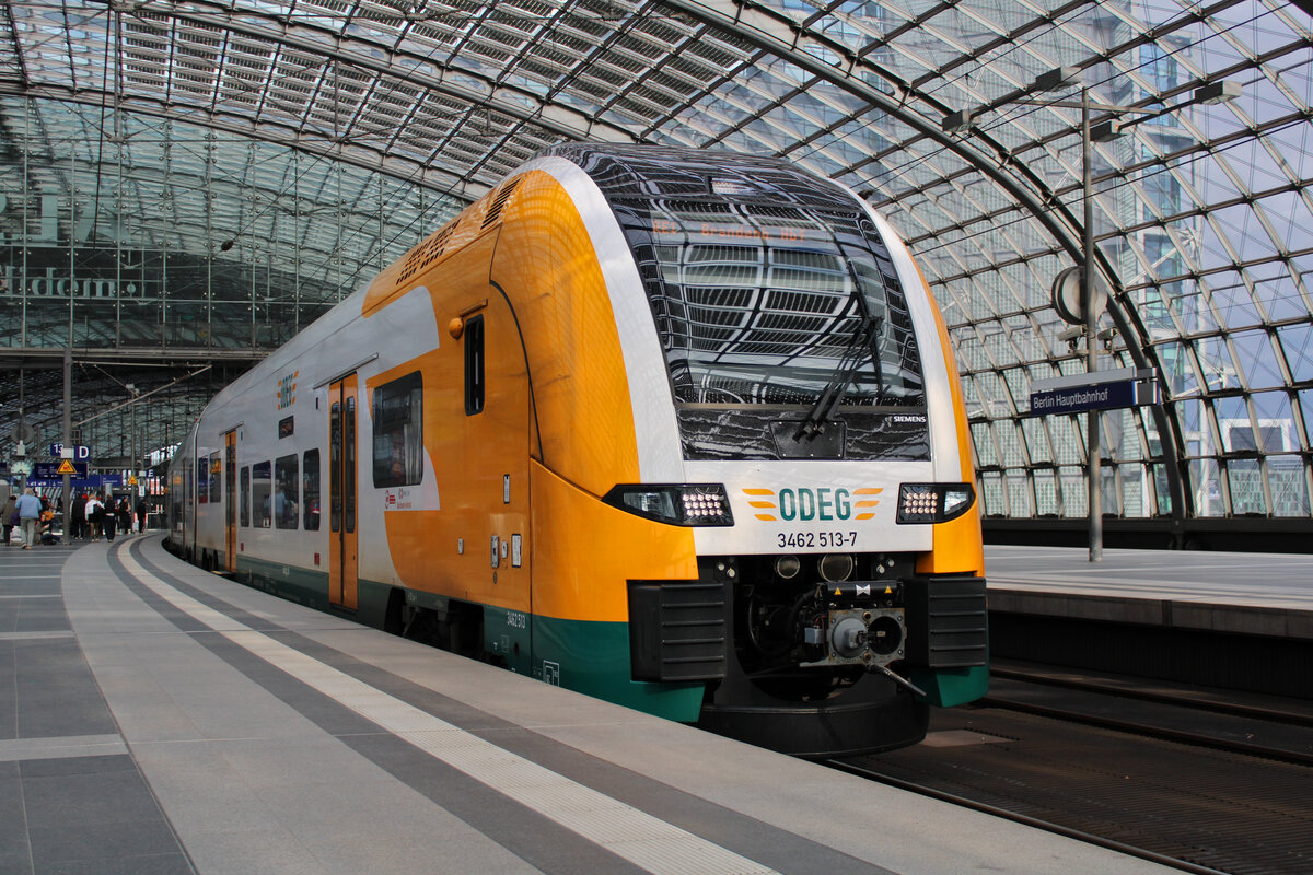 ODEG 3 462 013 steht in Berlin Hbf als RE1 nach  Brandenburg Hbf. (03.04.2023)
