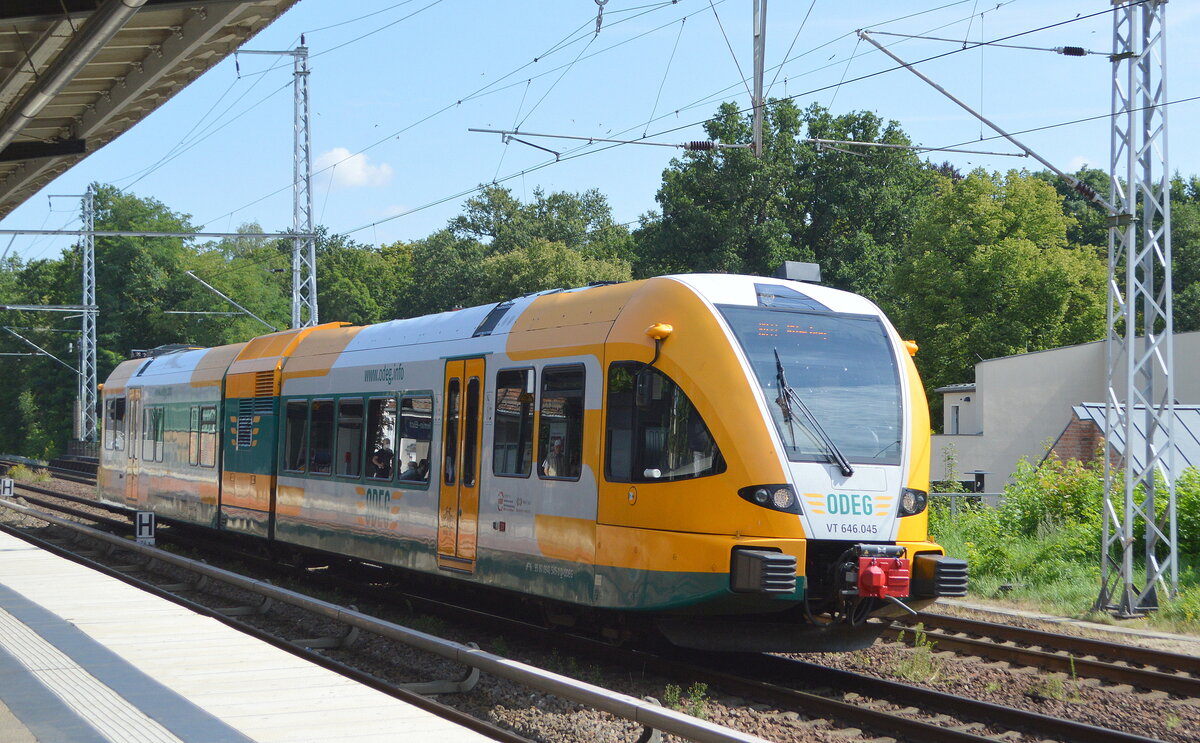 ODEG auf Dienstfahrt mit  VT 646.045  Richtung Berliner Zentrum am 12.08.21 Berlin Buch. 