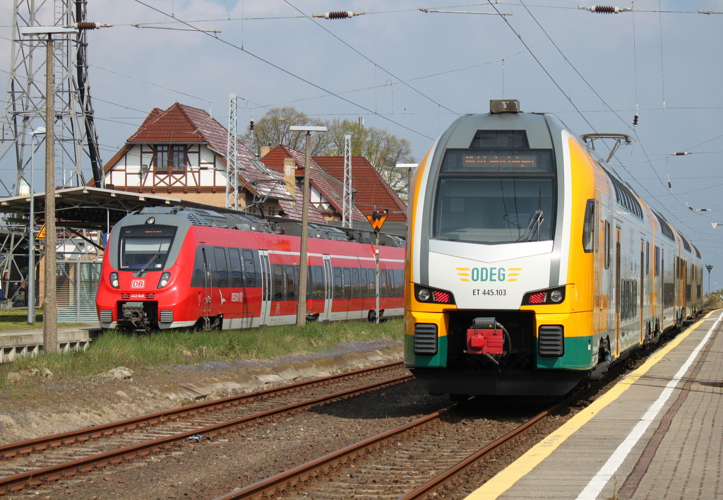 ODEG-Kiss 445 103-5 war am 02.05.2015 als Sonderzug Berlin-Warnemnde im Bahnhof Warnemnde zu Gast noch kann man in Warnemnde fotografieren aber ab Oktober ist dann leider SEV angesagt.