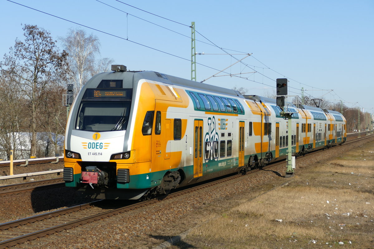 ODEG, mit dem Kiss ''ET 445.114'', hier bei der Einfahrt in den Bhf. von Berlin Jungfernheide, als RE4 (RE62171) mit Fahrtziel Rathenow. Bhf. B-Jungfernheide im März 2021.