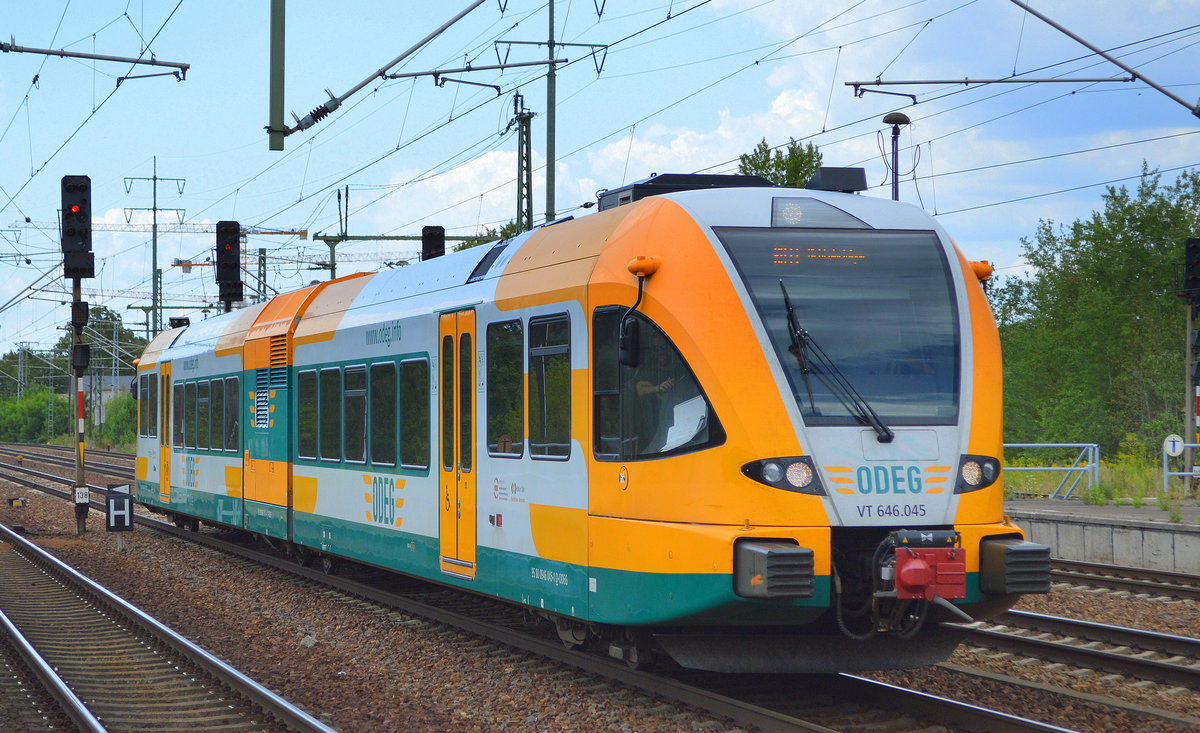 ODEG mit dem STADLER GTW 2/6  VT 646.045  (NVR-Nummmer: 95 80 0946 045-1+95 80 0646 045-4+95 80 0946 545-0 D-ODEG) am 08.08.19 (Dienstfahrt) Durchfahrt Bf. Flughafen Berlin-Schönefeld. 