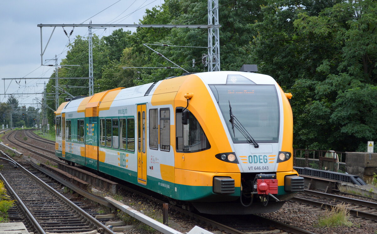ODEG mit  VT 646.043  auf Dienstfahrt Richtung Berliner Zentrum am 19.08.21 Berlin Buch.