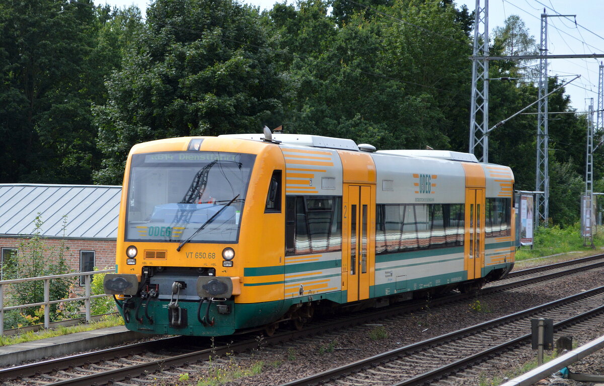 ODEG mit  VT 650.68  auf Dienstfahrt Richtung Eberswalde am 09.08.21 Berlin Buch.