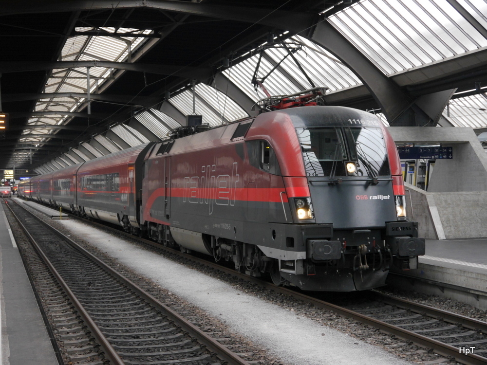 ÖBB / Railjet - 1116 215-5 mit Zugsganitur in HB Zürich am 30.11.2014