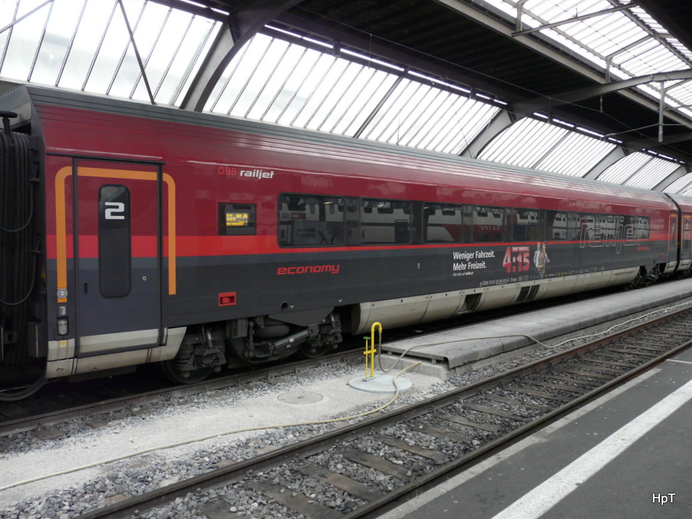 ÖBB / Railjet - Personenwagen 2 Kl. Bmpz 73 81 22-90 410-0 im HB Zürich am 16.02.2014
