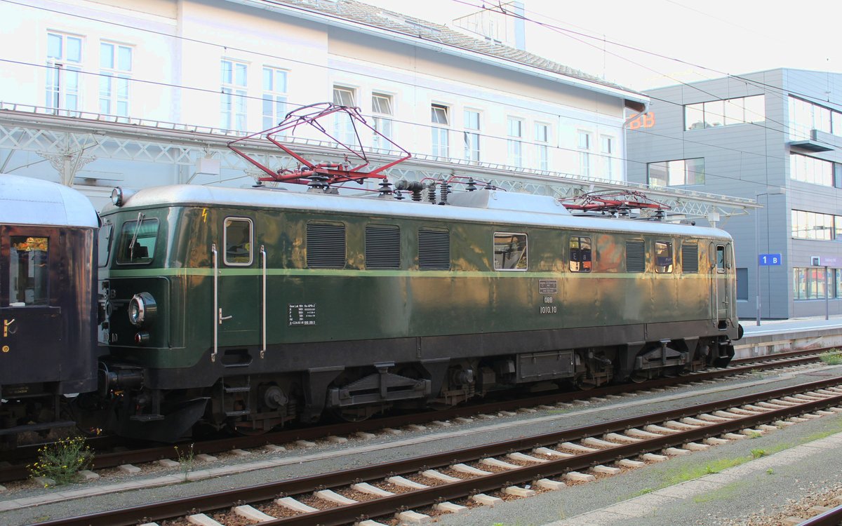 ÖBB 1010.10 im Jahr 2019 in Salzburg Hbf.