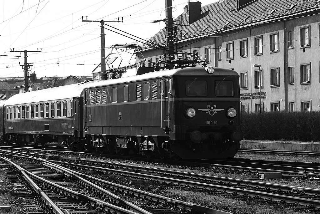 BB 1010.10 mit dem SR 14353 (Wien FJB - Spitz a.d. Donau) am 23.Februar 2014 im Bf. Nussdorf.