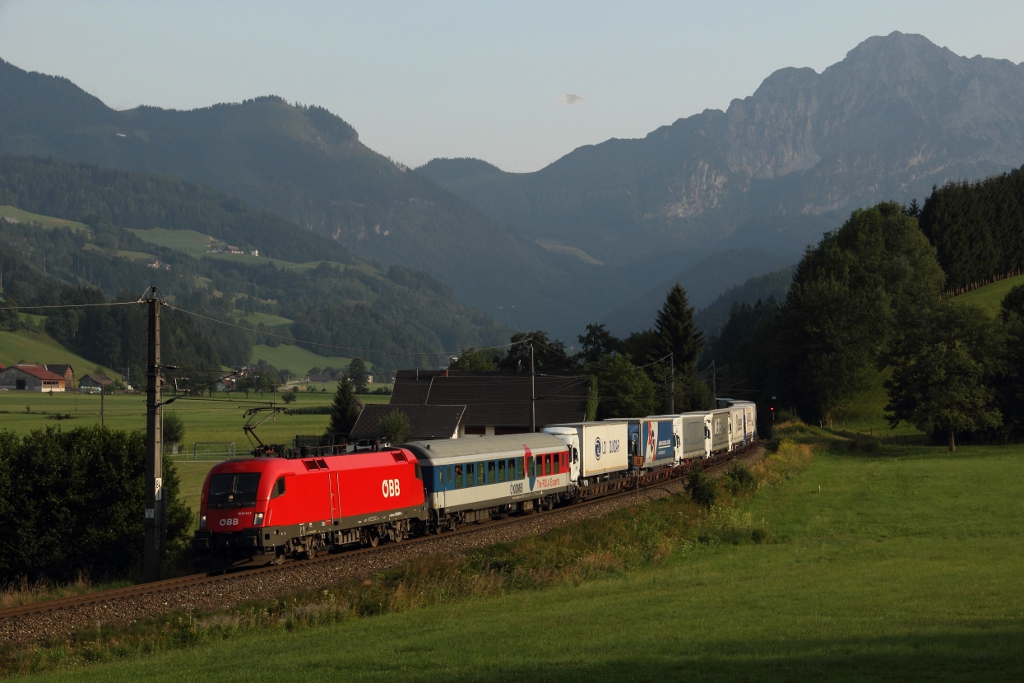 BB 1016 017 bespannt am 06.08.13 eine RoLa von Maribor nach Wels. Aufgenommen bei Edlbach. 