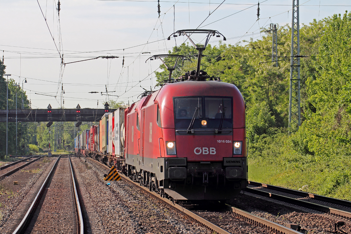 ÖBB 1016 034 mit weiterer 1016 durchfahren Bonn-Beuel 17.5.2017