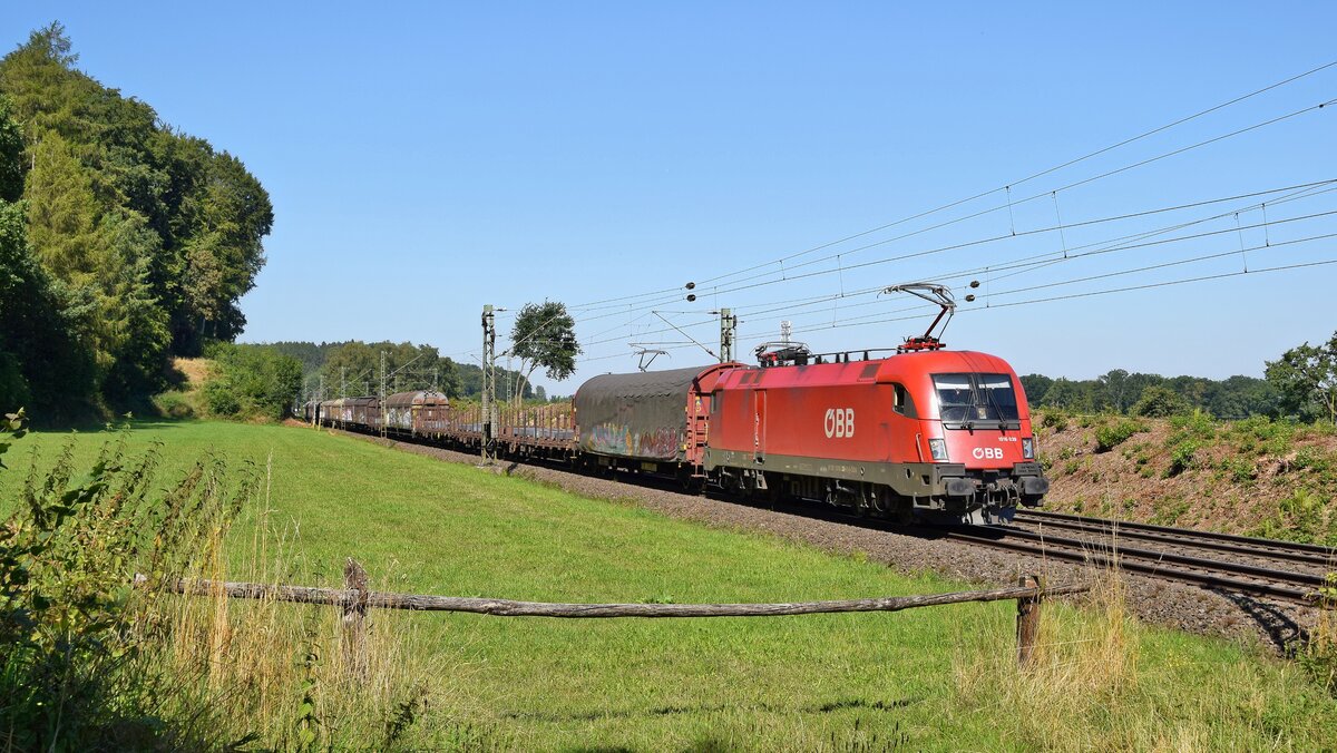 ÖBB 1016 039 mit gemischtem Güterzug in Richtung Bremen (Bohmte-Stirpe, 12.08.2022).