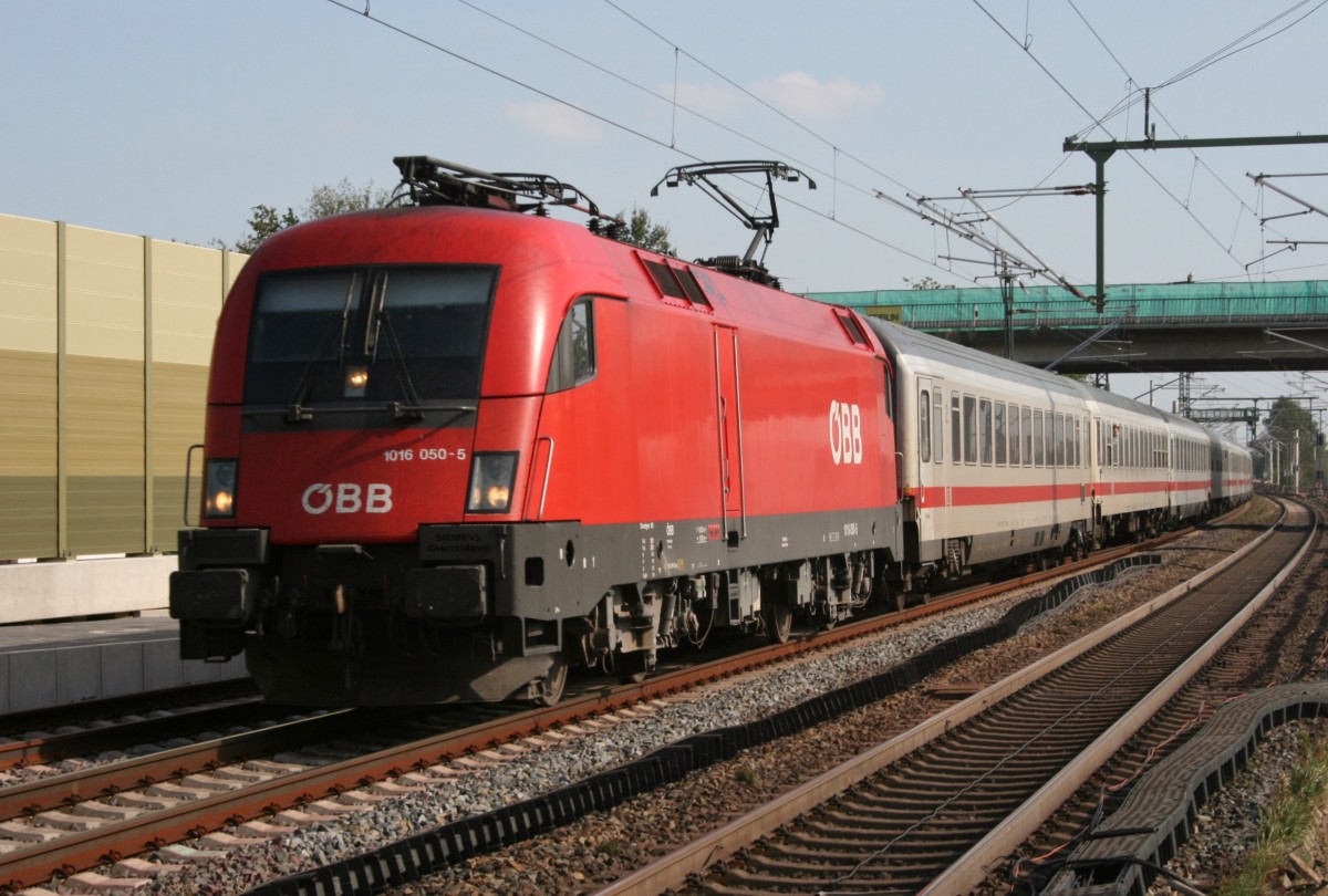 BB 1016 050 mit IC 2190 (Frankfurt [Main] Hbf–Westerland [Sylt]) am 24.09.2011 in Ashausen, aufgenommen vom damals noch existierenden Bahnsteig am Gleis 1
