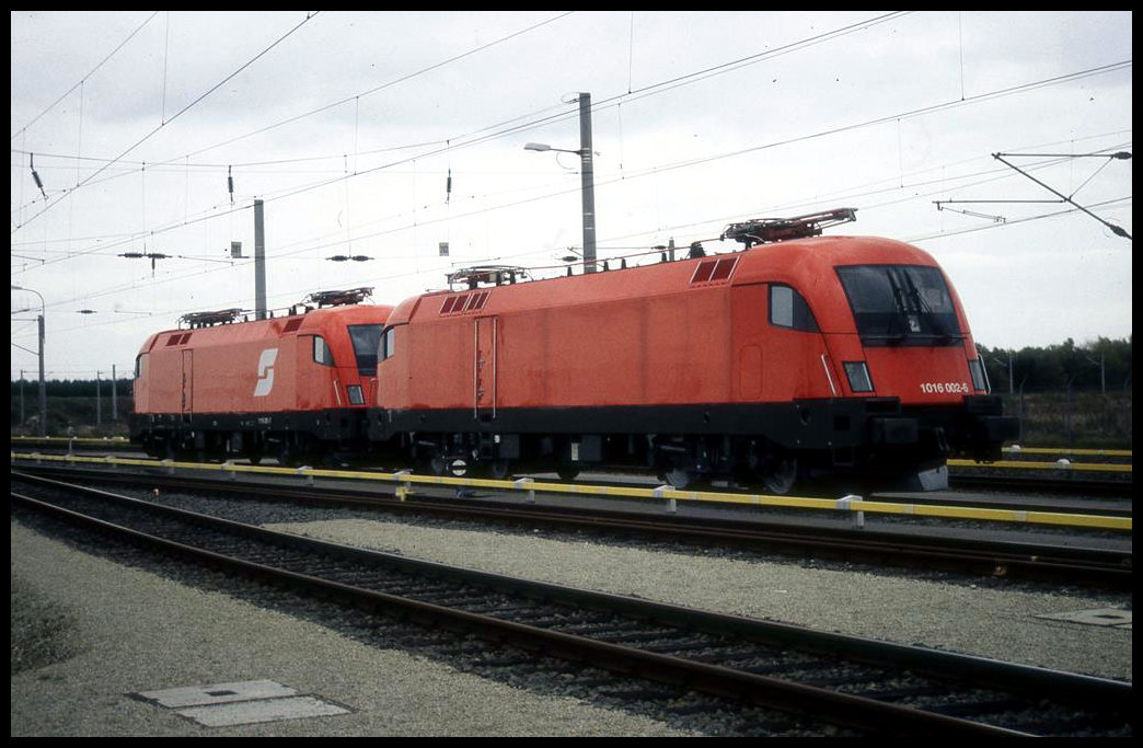 ÖBB 1016002 und 1116001 am 6.11.1999 im Versuchszentrum Wildenrath.