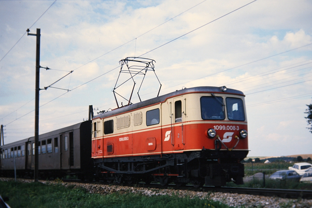 BB 1099 008-3 im August 1989 bei Obergrafendorf. (Diascan)