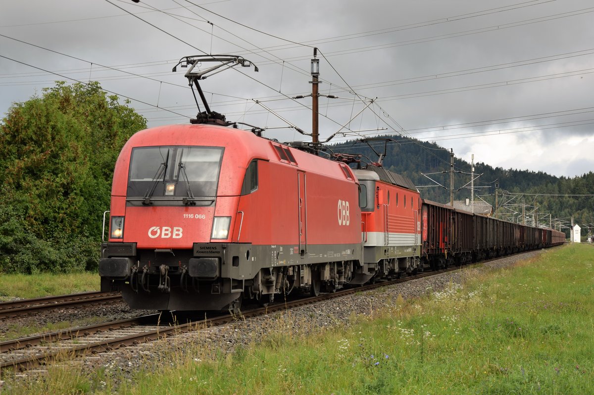 ÖBB 1116 066 und eine 1144 warten auf einen Gegenzug im Bahnhof Ledenitzen am 18. September 2016