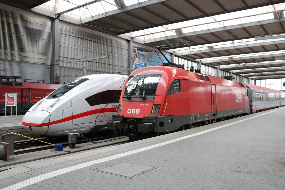 ÖBB 1116 084-5 und DB Fernverkehr ICE4 (412 033) am 14.08.20 in München Hbf