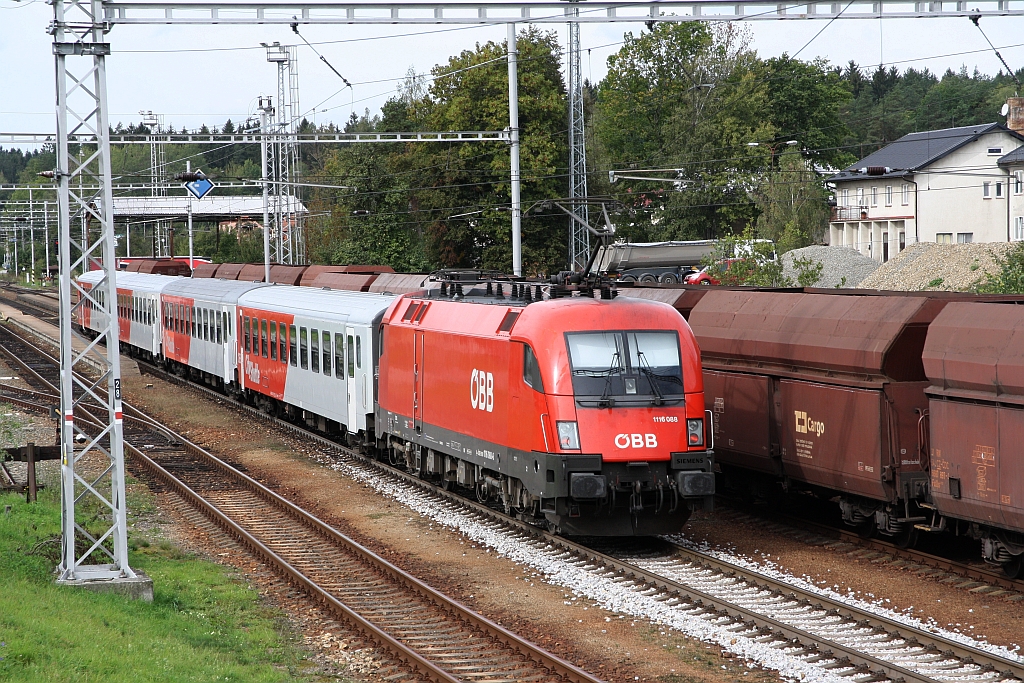 ÖBB 1116 088-6 als letztes Fahrzeug des Os 3803  Vltava Dunaj  (Ceske Budejovice - Linz Hbf.) am 22.September 2018 im Bahnhof Kaplice.