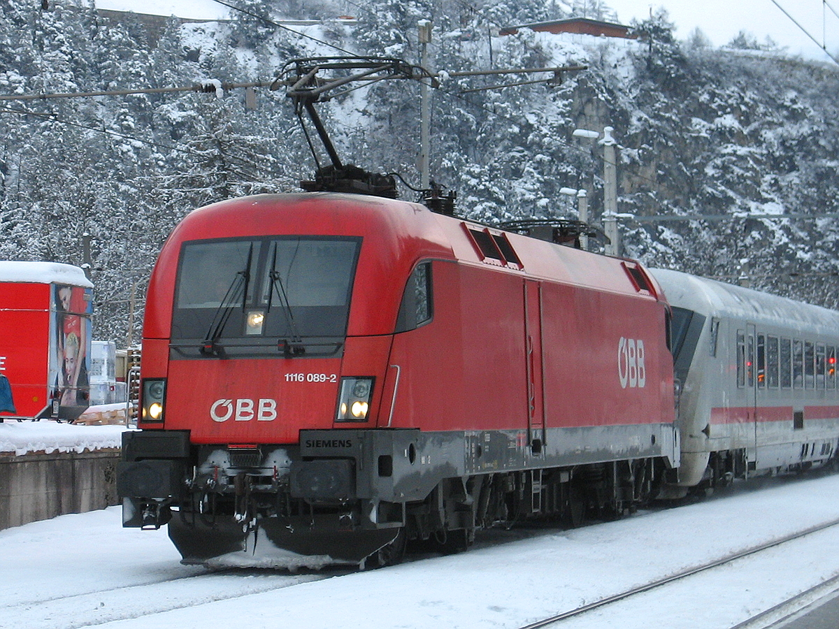 ÖBB 1116 089-2 mit dem IC 118 von Innsbruck Hbf nach Dortmund bei der Einfahrt in Imst-Pitztal. Aufgenommen am 12.02.2009