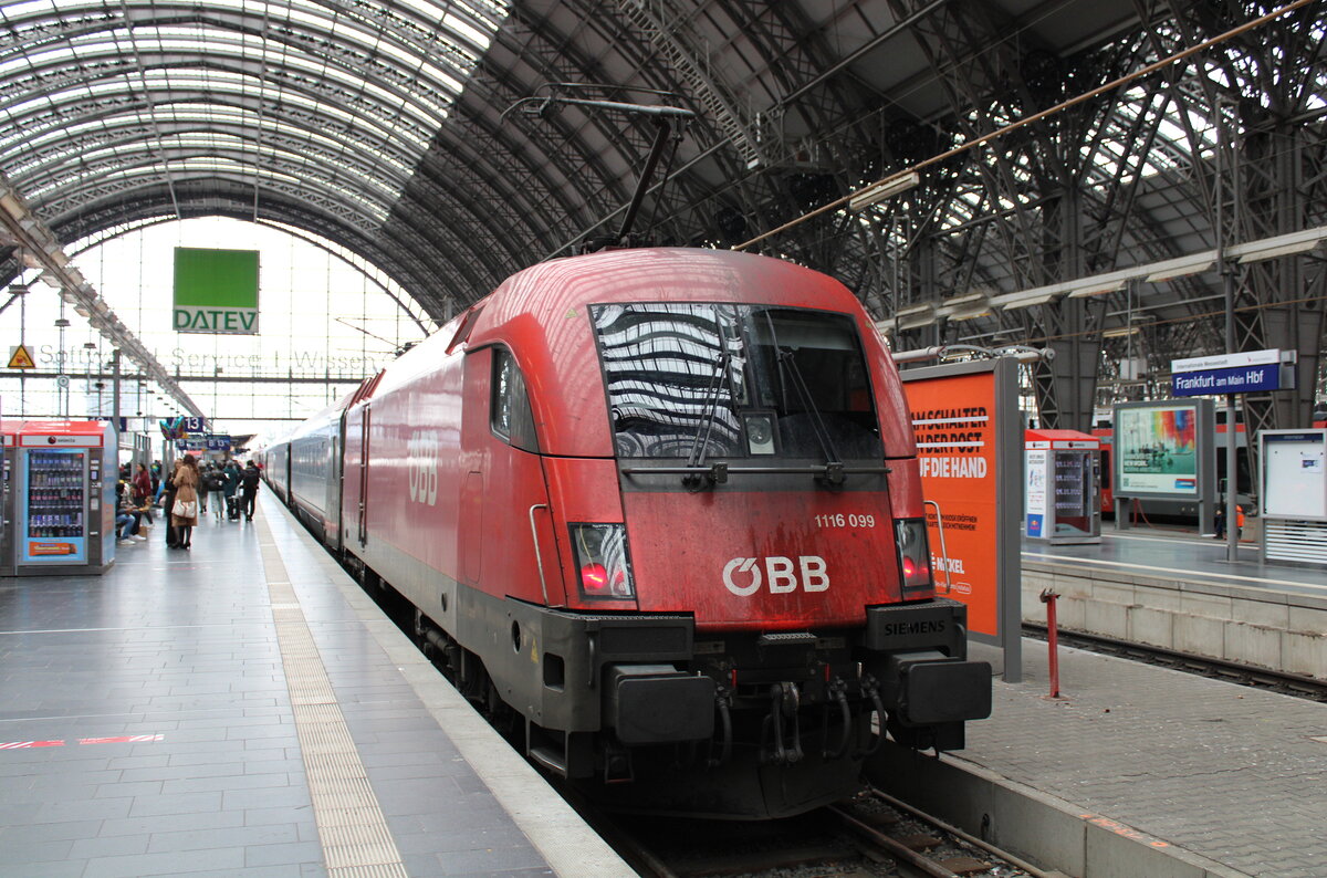 ÖBB 1116 099 als Schlusslok am EC 219  Chiemgau  nach Graz Hbf, am 03.04.2024 in Frankfurt (M) Hbf.