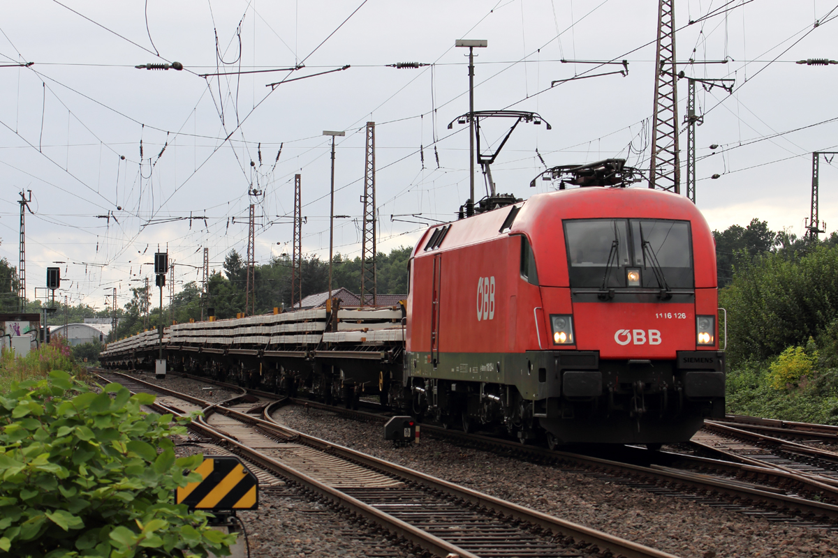 ÖBB 1116 126 durchfährt mit einem Schwellenzug Recklinghausen-Ost 12.7.2017