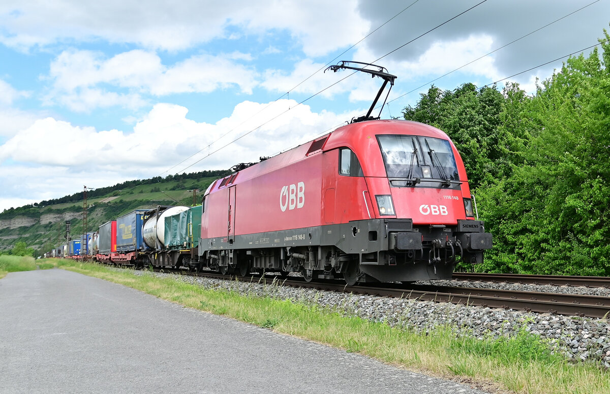 ÖBB 1116 148 mit einem Klv in Thüngersheim gen Würzburg fahrend am 24.5.2022