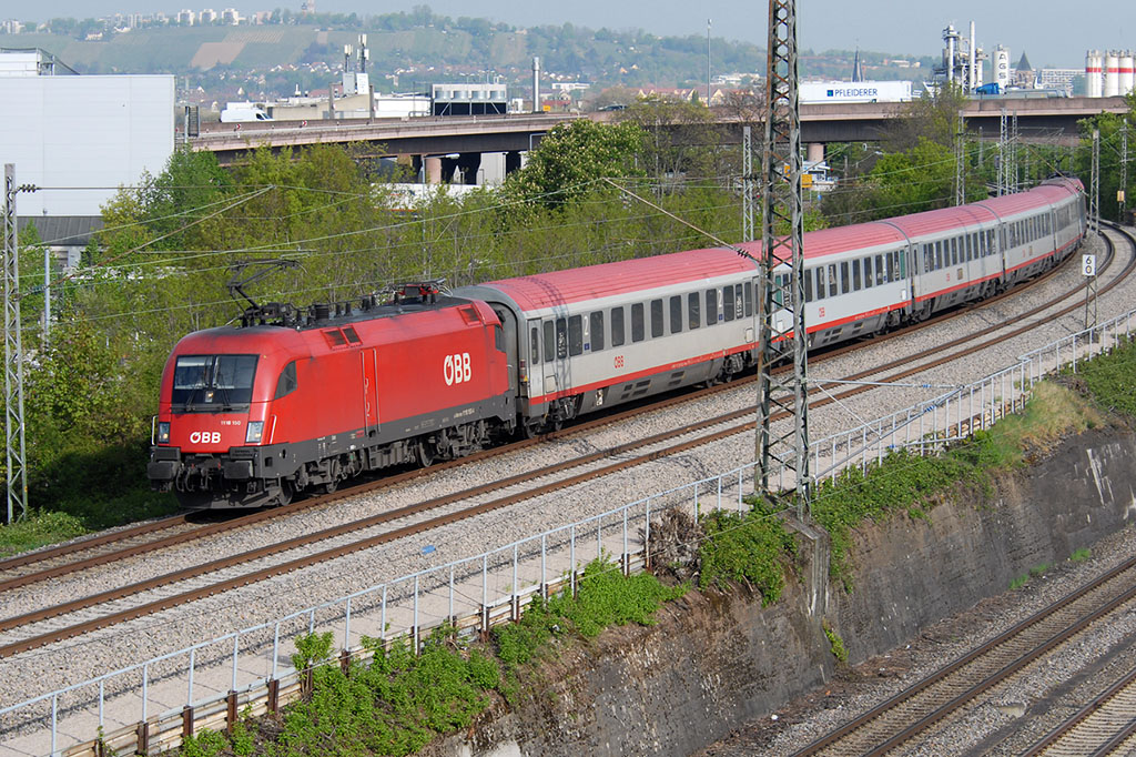 ÖBB 1116 150-4 & 1116 067-0 im Sandwitch mit einen Eurocity kurz vor Stuttgart-Untertürkheim (TSU) 17.04.2020