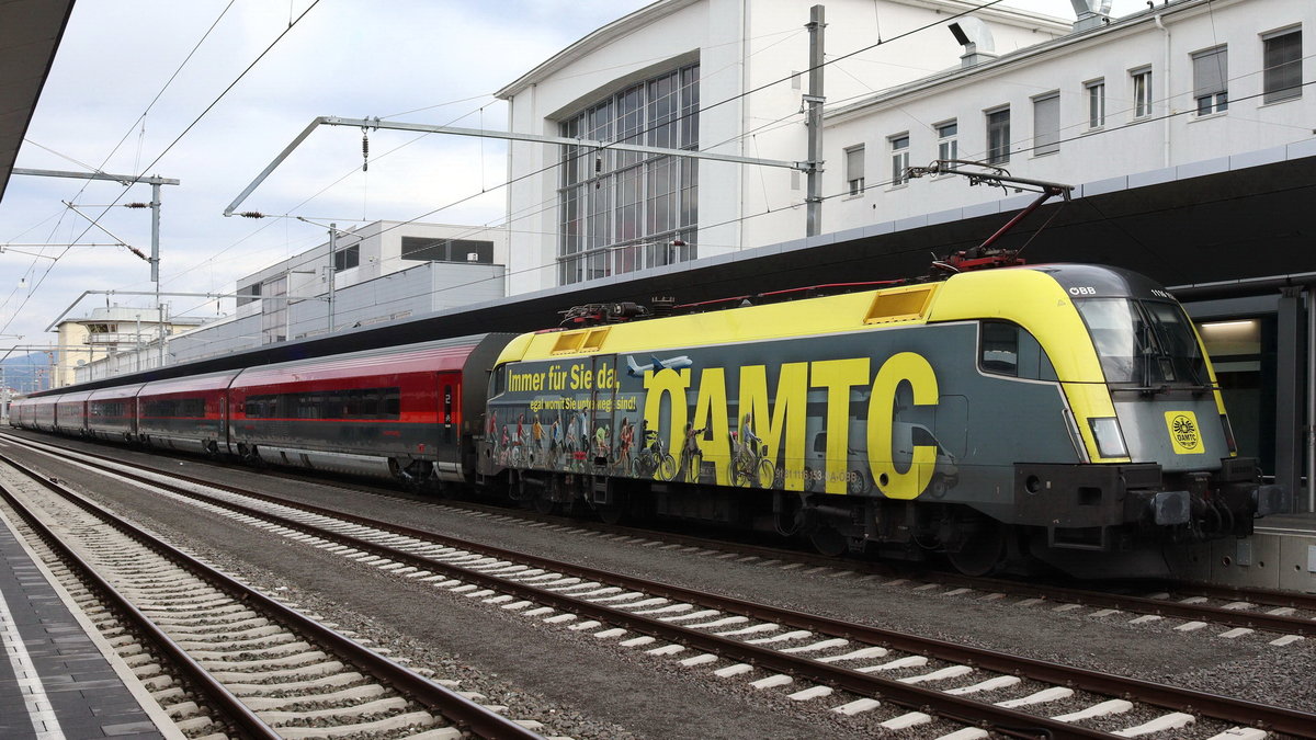 ÖBB 1116 153 brachte heute den railjet von Wien nach Graz, zu sehen die aktuelle  ÖAMTC -Beklebung. 28.03.2021