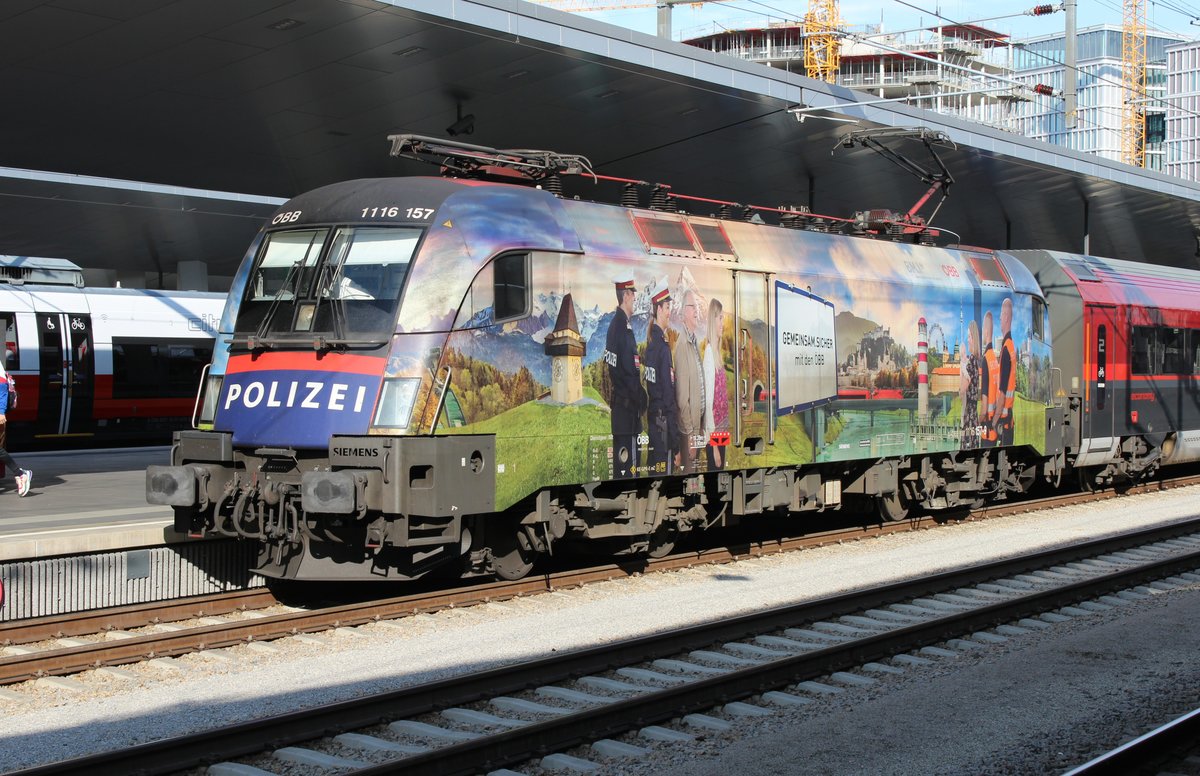 ÖBB 1116 157 hat mit einem Railjet am Nachmittag des 15.09.2019 Wien Hbf erreicht.