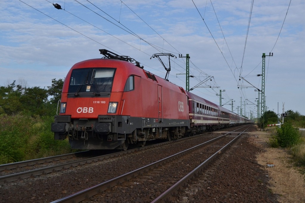 BB 1116 183 mit einem Sonderzug (Budapest-Utrecht) in Hegyeshalom bei der Staatsgrenze, am 12. 08. 2013. 