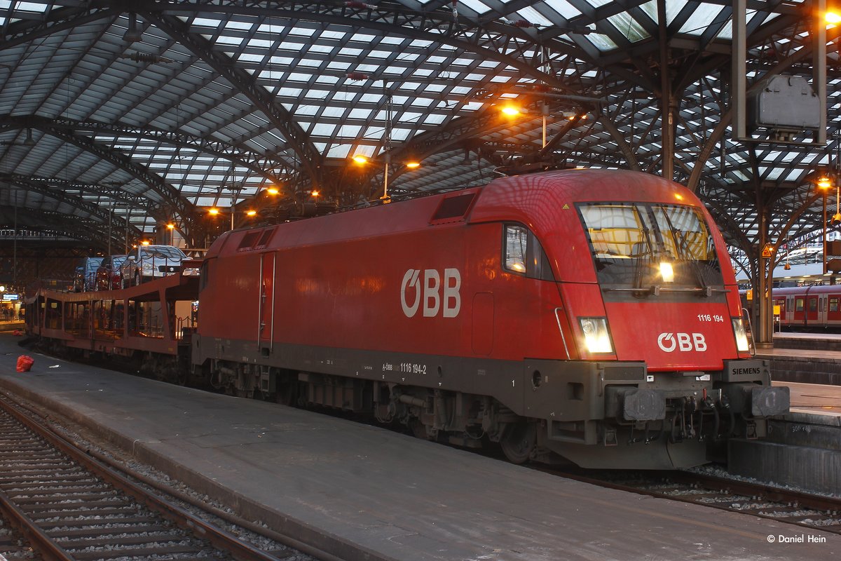 �BB 1116 194 mit EN421 in K�ln Hbf, Dezember 2016.