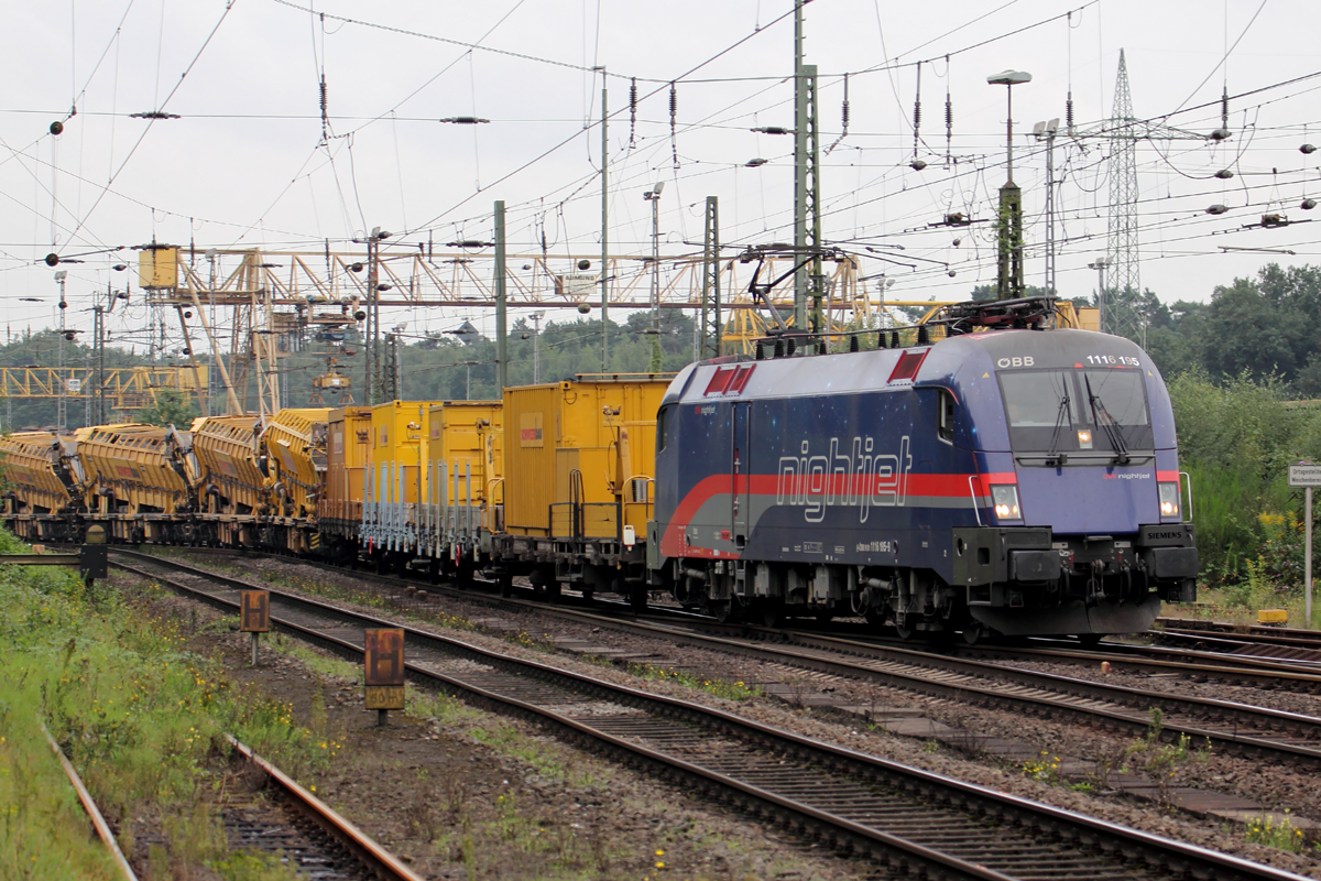 ÖBB 1116 195  Nightjet  durchfährt mit einem Bauzug Duisburg-Entenfang 18.8.2017
