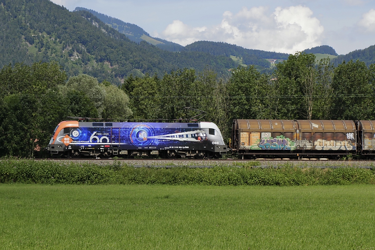 ÖBB 1116 199-1  60 Jahre ROCO  zieht am 20.07.2020 einen Güterzug durch Niederaudorf