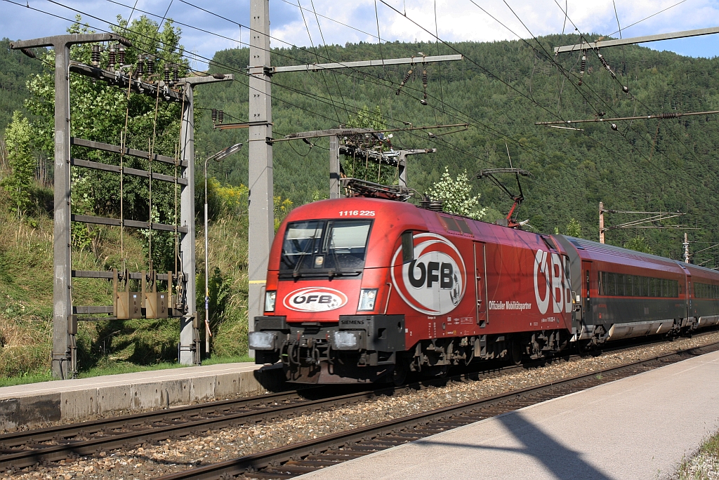 ÖBB 1116 225-4 fährt am 18.August 2019 mit dem RJ 631 (Wien Hbf. - Villach) durch die Haltestelle Schlöglmühl.
