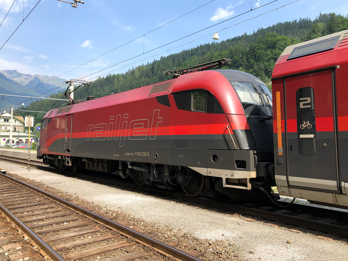 ÖBB 1116 239-5 als Schublok des RailJet RJ865 nach Wien Hbf. Imst-Pitztal am 24.07.2021