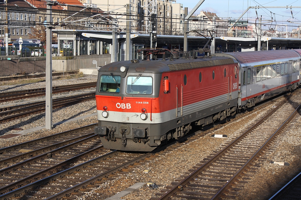 BB 1144 056-7 am 01.Mrz 2014 vor dem EC 159  Croatia  nach Zagreb Glavni Kolod.  in Wien Meidling.

