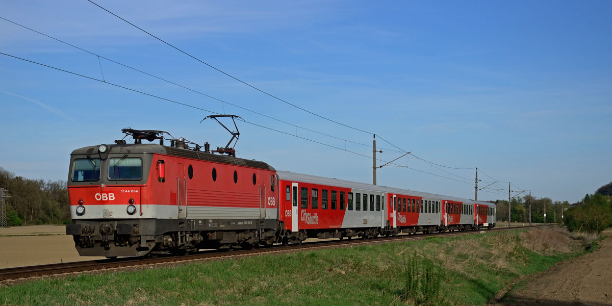 ÖBB 1144 064 mit S5 (4148) von Spielfeld Straß nach Graz Hbf, Neudorf ob Wildon, 15.04.2015