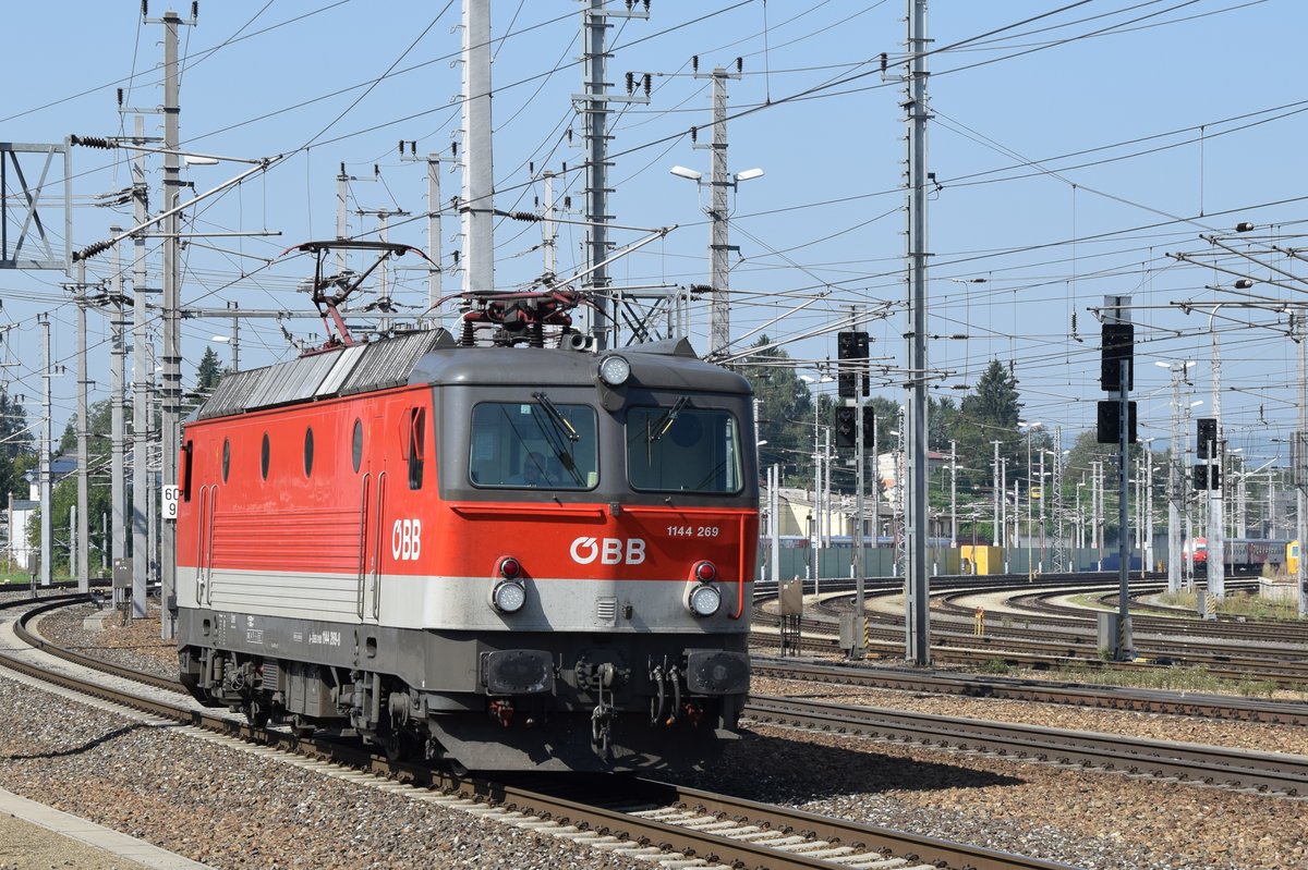 ÖBB 1144 069 im Bahnhof Sankt Pölten am 12.September 2016