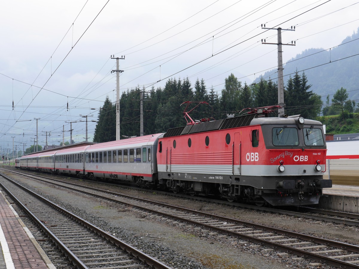 ÖBB 1144 113  Sonny Boy  mit InterCity-Wendezug IC 515 Innsbruck - Schwarzach-St.Veit - Bischofshofen - Selzthal - Graz;  Sankt Johann im Pongau an der Salzburg-Tiroler-Bahn, 19.08.2015
