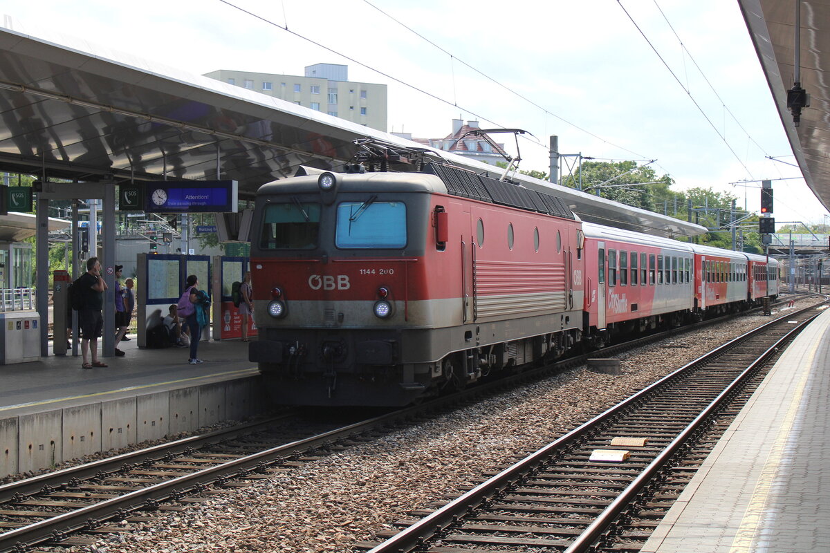 �BB 1144 200 bei der Bereitstellung des REX 9409 von Wien Hauptbahnhof nach Hegyeshalom, am 27.07.2026 in Wien Meidling.