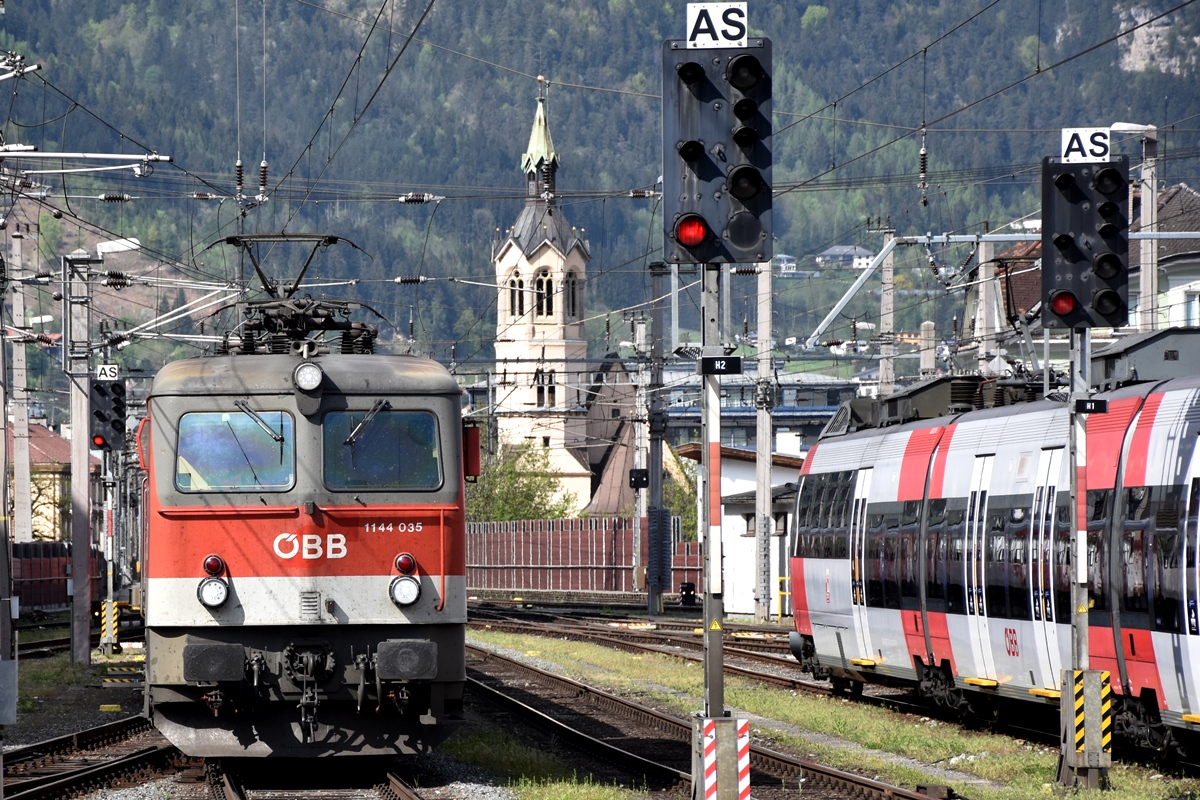 ÖBB 1144.035 erreicht (aus Richtung Kufstein kommend) am 23.04.2018 Innsbruck Hbf.